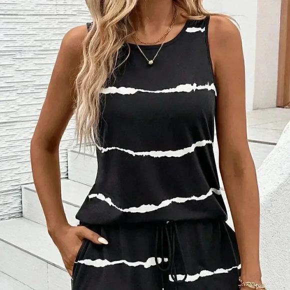 Black and White Casual Women's Printed Sleeveless Top And Shorts Set - Picture 3 of 5